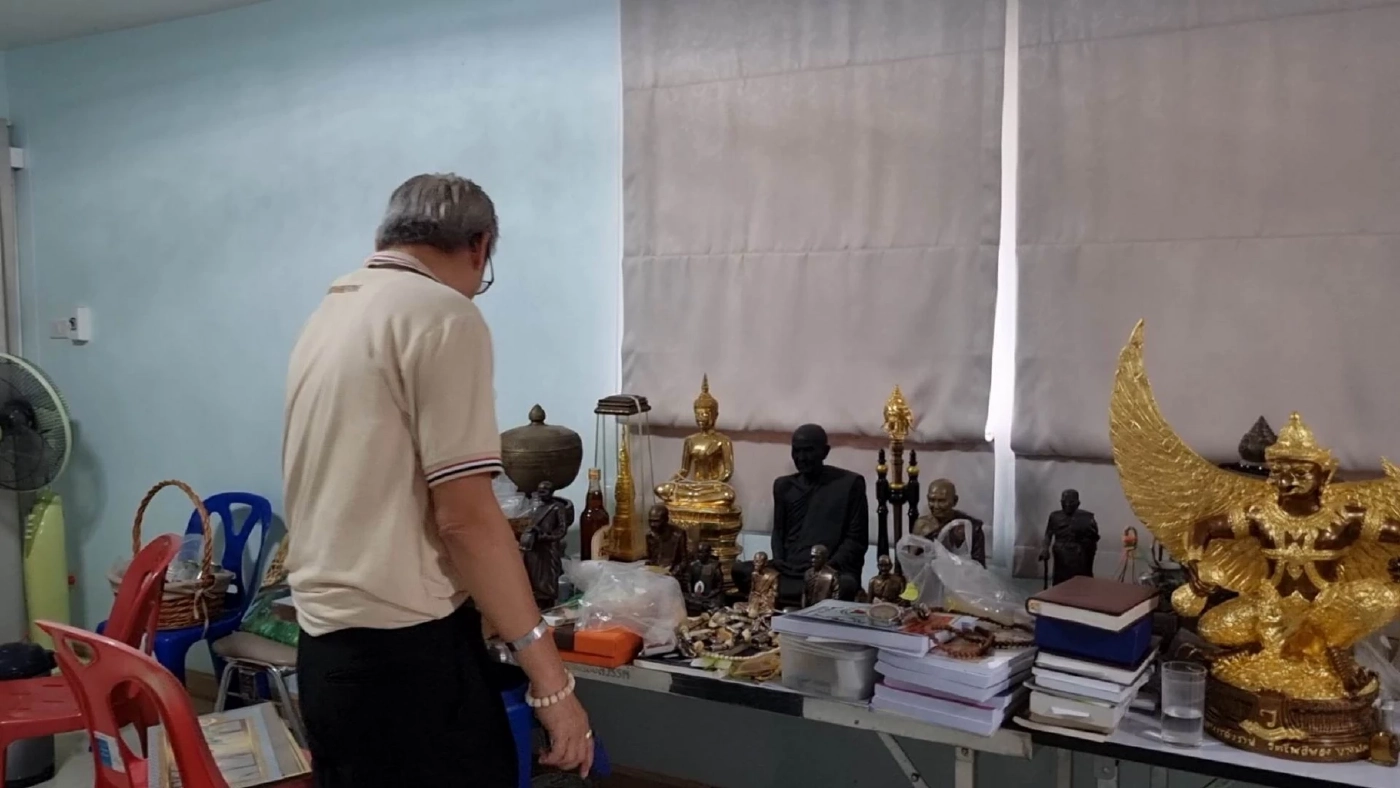 ตีนแมวแสบ ยกเค้าบ้าน นพ.สสจ.อุดร กวาดพระเครื่องดัง แถมนั่งจิบไวน์สบายใจ