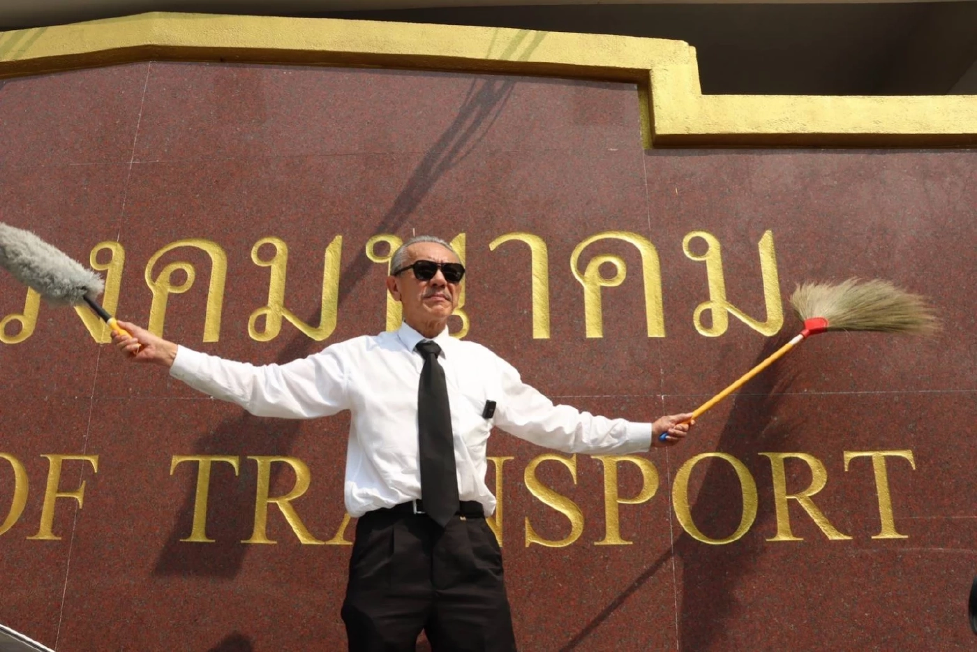 "ชูวิทย์" บุกคมนาคม ให้ข้อมูลโครงการรถไฟฟ้าสายสีส้ม พร้อมแฉ "เจ๊รวย"