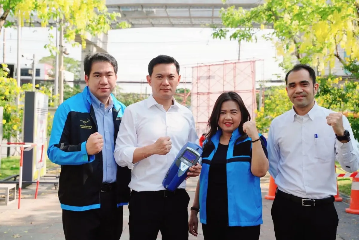 "ดร.เอ้" ควง "ผู้การแต้ม" ลุยตรวจค่าฝุ่น PM 2.5 หน้าศูนย์ราชการฯ
