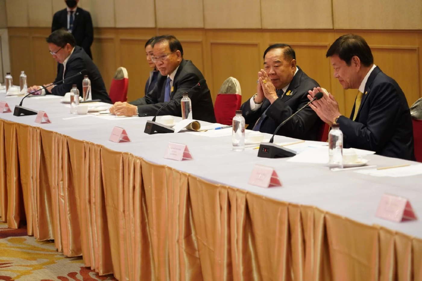 "บิ๊กป้อม" นำทีมศก."พปชร." ถกหอการค้าไทย-จีน ส่งเสริมความสัมพันธ์ทุกมิติ