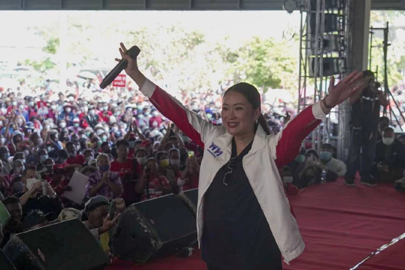 “เพื่อไทย” ปราศรัยใหญ่ที่สุรินทร์ อ้อนขอแลนด์สไลด์ ยัน ไม่ยกเลิกบัตรคนจน 