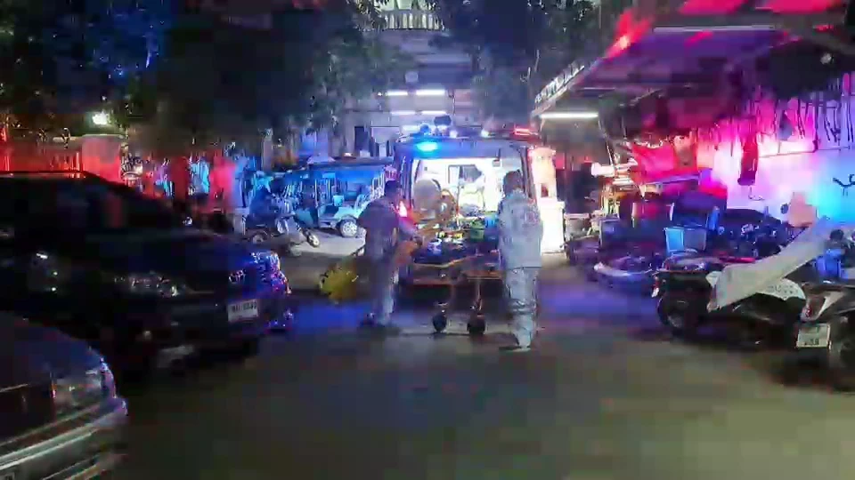 หนุ่มผช.ผจก.ร้านอาหาร แอบเมียคุยโทรศัพท์บนดาดฟ้า ผลัดตกปริศนาสาหัส