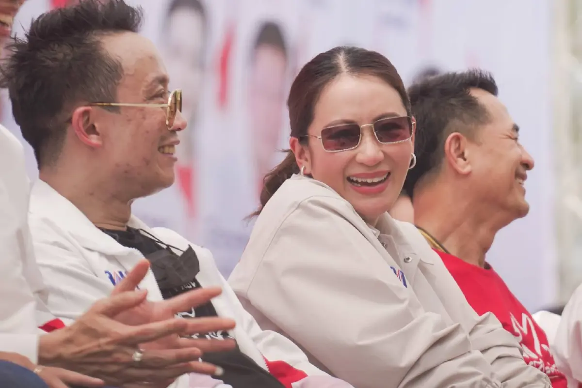 “อุ๊งอิ๊งค์”ควง“โอ๊ค”ยกทัพเพื่อไทยหาเสียงปักธงแลนด์สไลด์ทั้งโคราช