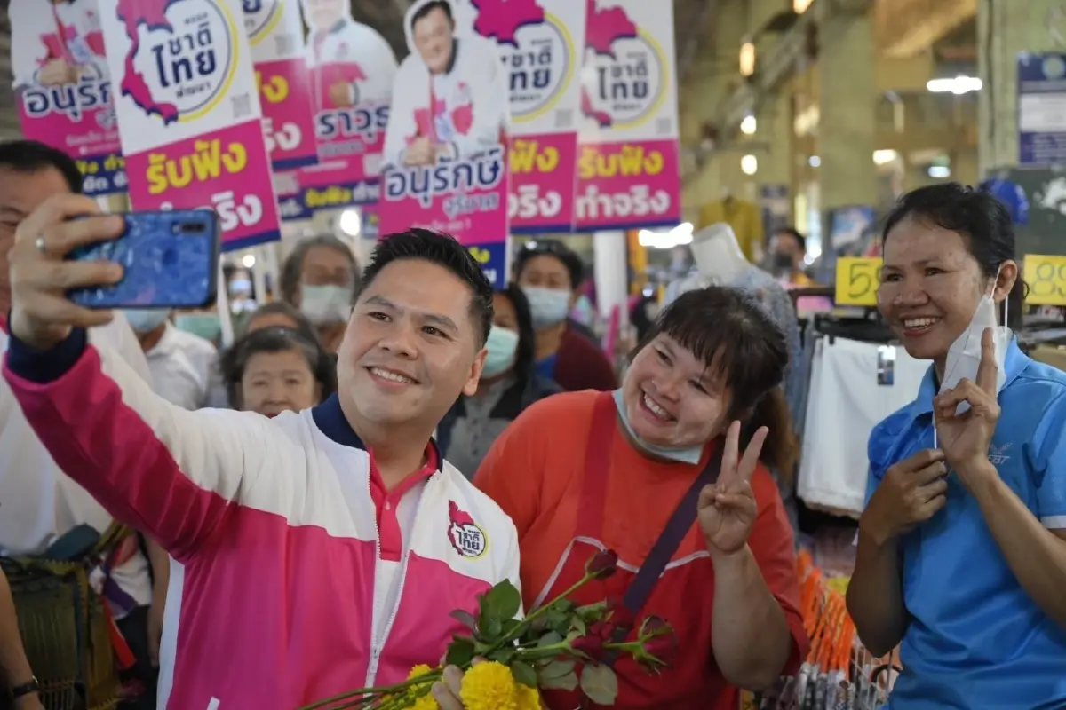 "วราวุธ"ควง"อนุรักษ์"หาเสียงตลาดเมืองร้อยเอ็ด มั่นใจรักษาพื้นที่ได้ 