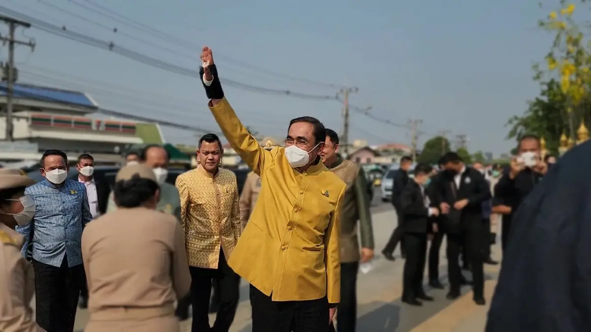 "ประยุทธ์" ควง อนุพงษ์-รมต.ซีกรทสช. บุกเมืองแปดริ้ว ไหว้หลวงพ่อโสธร