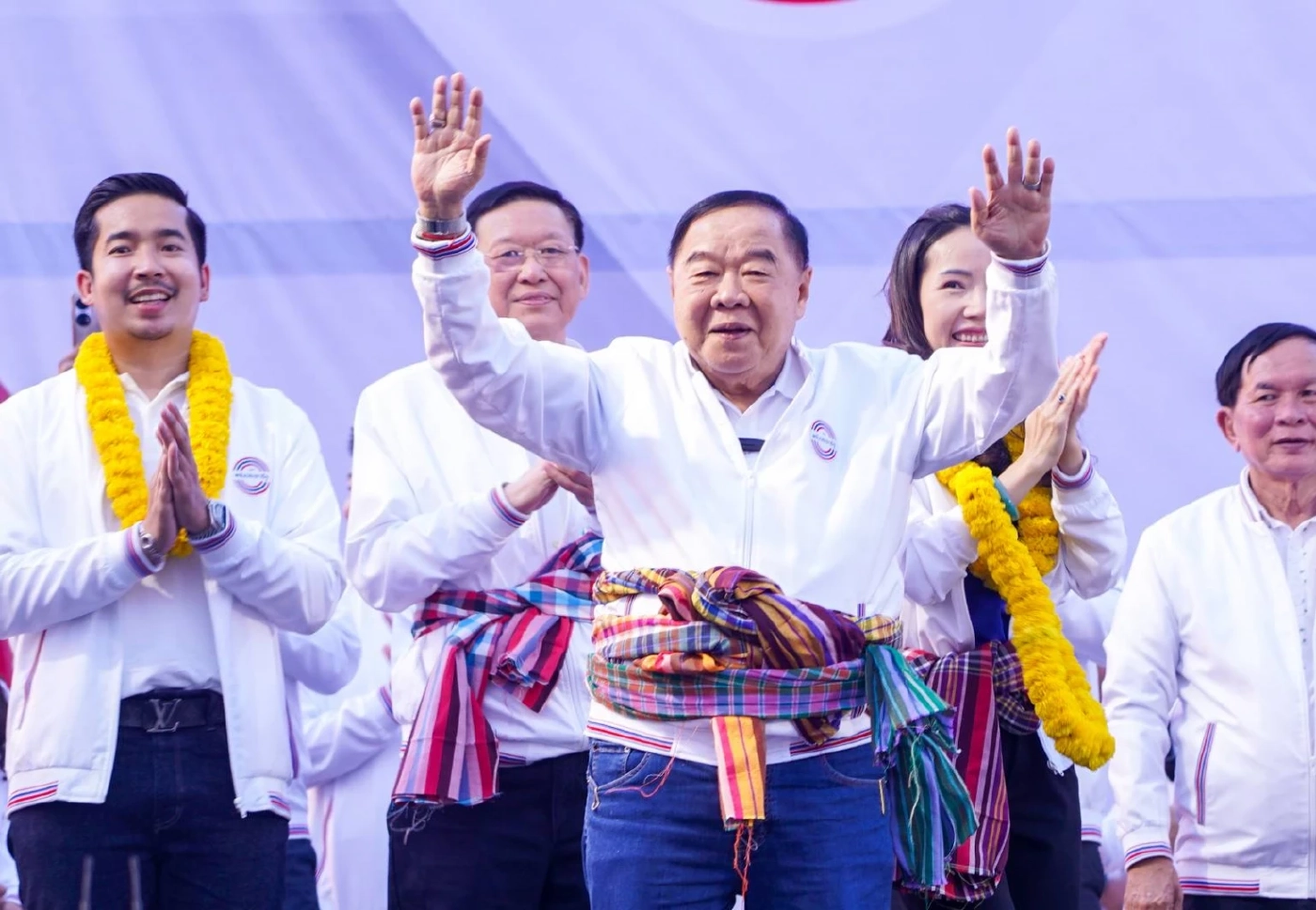 "ลุงป้อม"  ยกทัพพปชร. อ้อนชาวพิจิตร ขอยกจังหวัด เพื่อประเทศเป็นหนึ่งเดียว