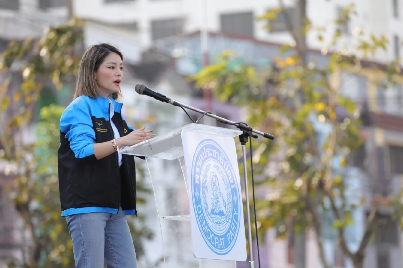“ประชาธิปัตย์” ปราศรัยปัตตานี “มาดามเดียร์” หนุนสร้างพหุวัฒนธรรม  