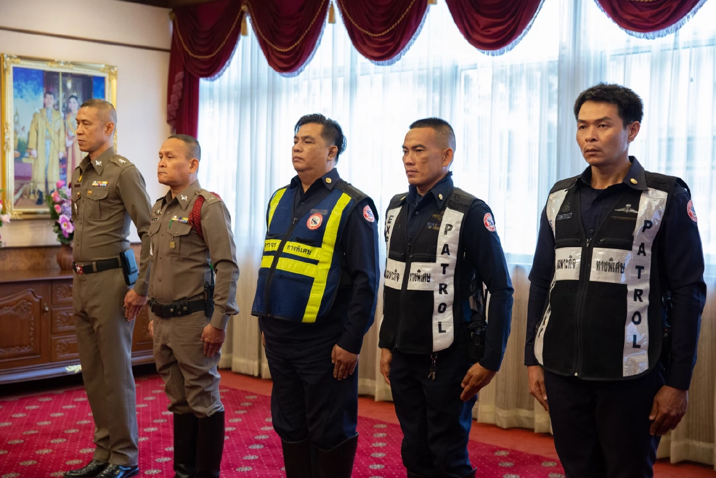 ผบ.ตร.มอบรางวัล 5 จนท.ร่วมระงับเหตุสะพานพระราม 8