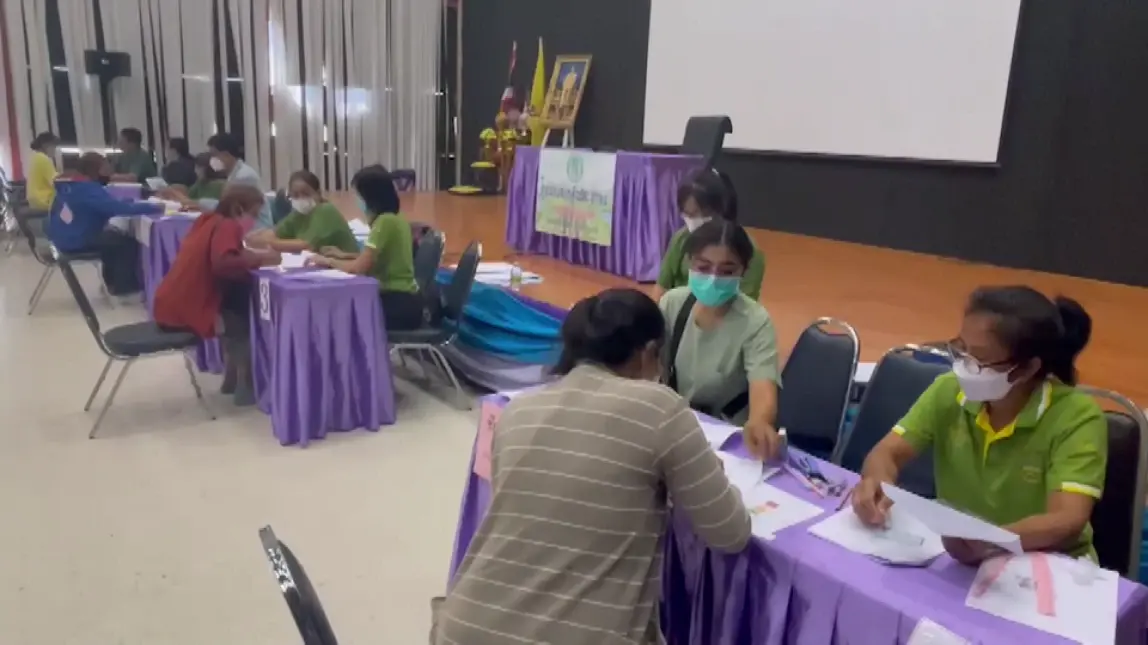 "ชาวอ่างทอง" โวยเงินช่วยเหลือน้ำท่วม ไร้ความเป็นธรรม ล่ารายชื่อร้องทบทวน