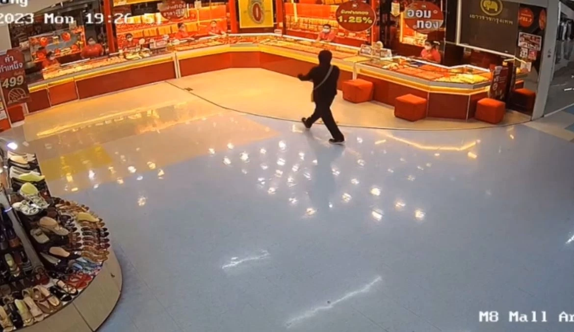 เปิดวงจรปิดโจรสวมไอ้โม่ง บุกเดี่ยวชิงทองกลางห้างเมืองทุ่งสง