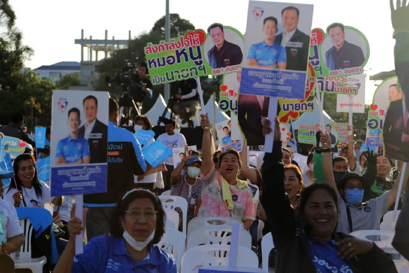 ประมวลภาพ เวทีดีเบต "Road to The Future : เลือกตั้ง 66 อนาคตประเทศไทย"