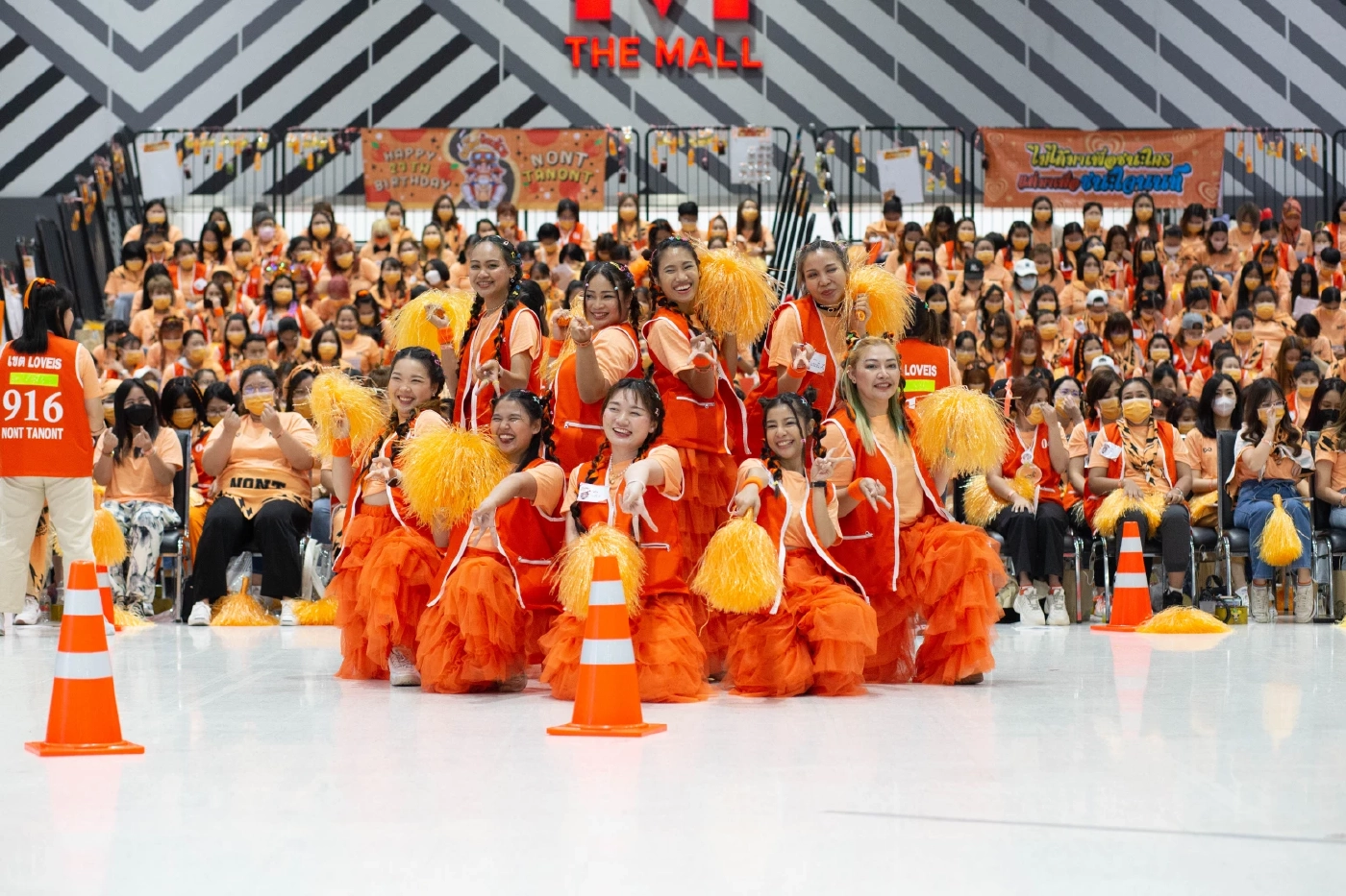 นนท์ ธนนท์ เป็นปลื้ม งานแฟนมีตฉลองวันเกิดที่สุดแสนจะอบอุ่น