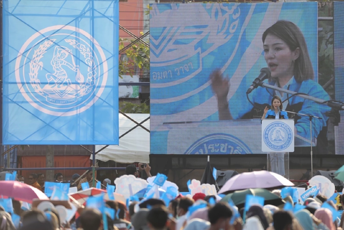 “ประชาธิปัตย์” ปราศรัยปัตตานี “มาดามเดียร์” หนุนสร้างพหุวัฒนธรรม  
