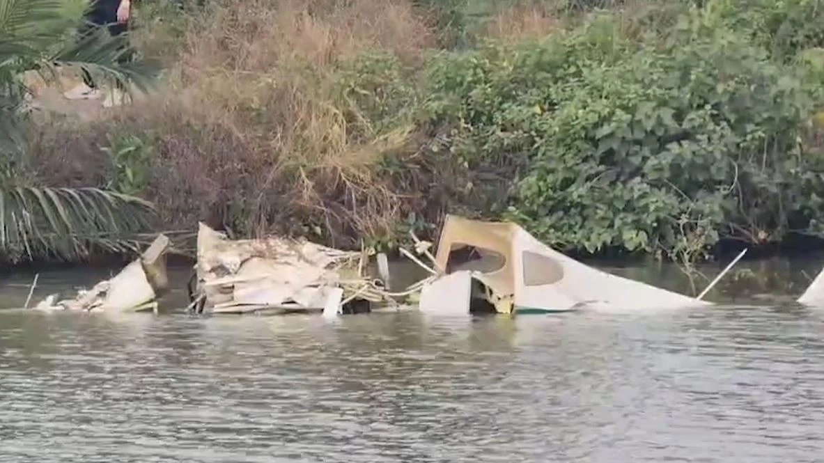 เร่งกู้ซากเครื่องบินเล็ก หาสาเหตุตก ขณะที่ลูกศิษย์ เชิญดวงวิญญาณนักบิน