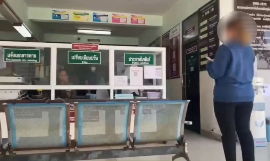 กระบะหัวร้อน ขับปาด-ชักปืนขู่กลางถนน ฉุน! ไม่ยอมให้แซง