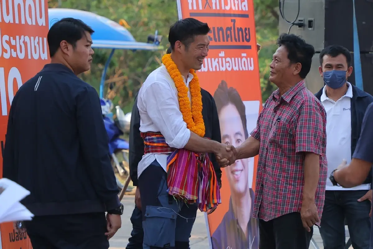 "ธนาธร" รีเทิร์นเวที ปลุกปรากฏการณ์ "อนาคตใหม่" ลุยทลายความเหลื่อมล้ำ