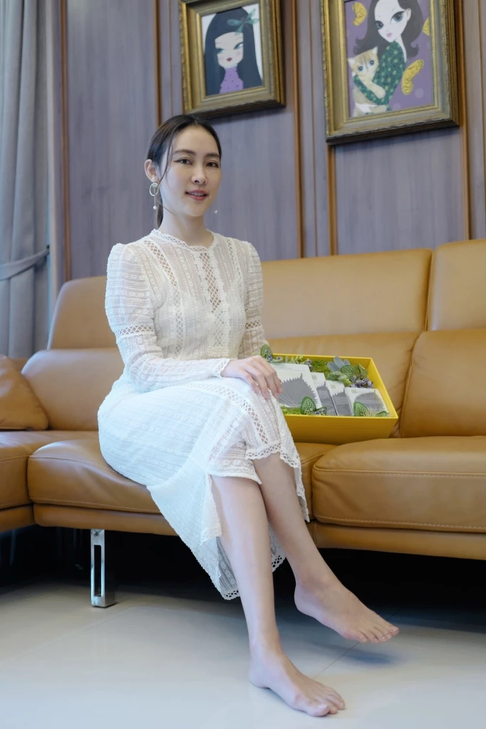 แพทย์หญิงอวิกา รงค์ทอง  แพทย์ผู้เชี่ยวชาญด้านผิวหนัง