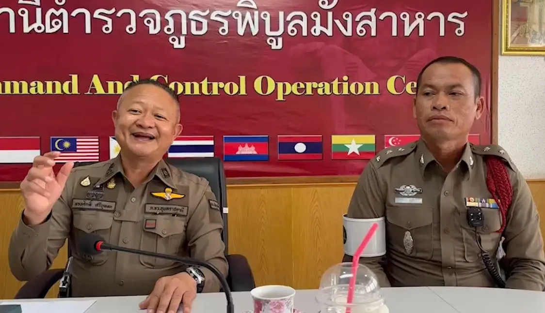 ฮาทั้งโซเชียล! รถตราโล่เรียกตรวจ จยย. แต่ไถลตกร่องข้างทาง ผกก.โร่แจงสาเหตุ