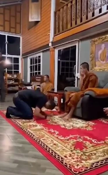 "บอล ขอนแก่น" กราบขอขมาครูบาไก่ หลังถูกแจ้งความเอาผิด (มีคลิป)