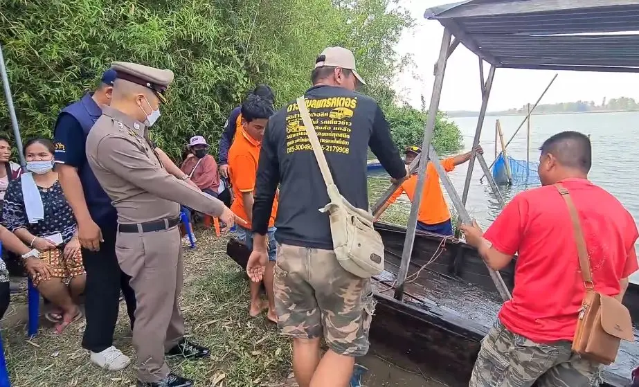ดับแล้ว 4 ราย เหตุแพข้ามฟาก ล่มกลางแม่น้ำมูล เร่งค้นหา ด.ช. 11 ขวบ