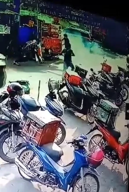 พลทหารหึงโหด ปาระเบิดปิงปองใส่กลุ่มไรเดอร์ ที่จอดรองาน หน้าร้านแฟนสาว