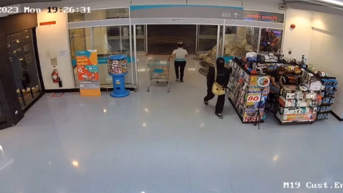 เปิดวงจรปิดโจรสวมไอ้โม่ง บุกเดี่ยวชิงทองกลางห้างเมืองทุ่งสง