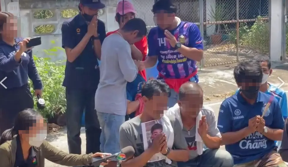 ร่ำไห้ระงม! ครอบครัวเหยื่อ "กราดยิงเพชรบุรี" ทำพิธีเชิญวิญญาณกลับบ้านเกิด