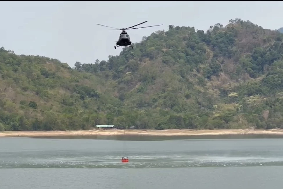 "กองทัพบก" ส่ง"ทหาร-เฮลิคอปเตอร์" ช่วยดับไฟป่านครนายก