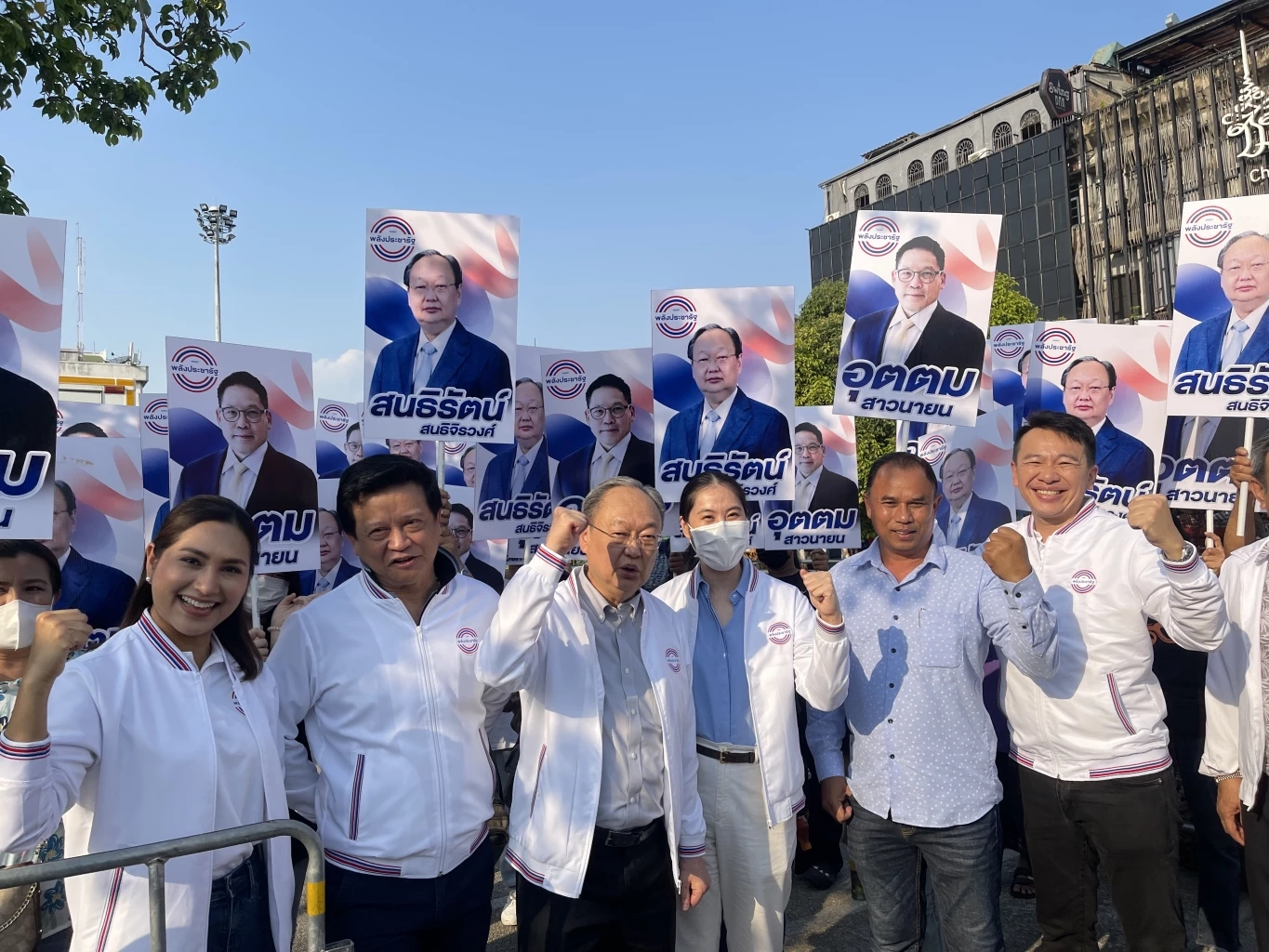 "พปชร." ยกทัพใหญ่ ปราศรัยลานคนเมือง เปิดตัวว่าที่ผู้สมัคร ส.ส.กทม. 33 เขต