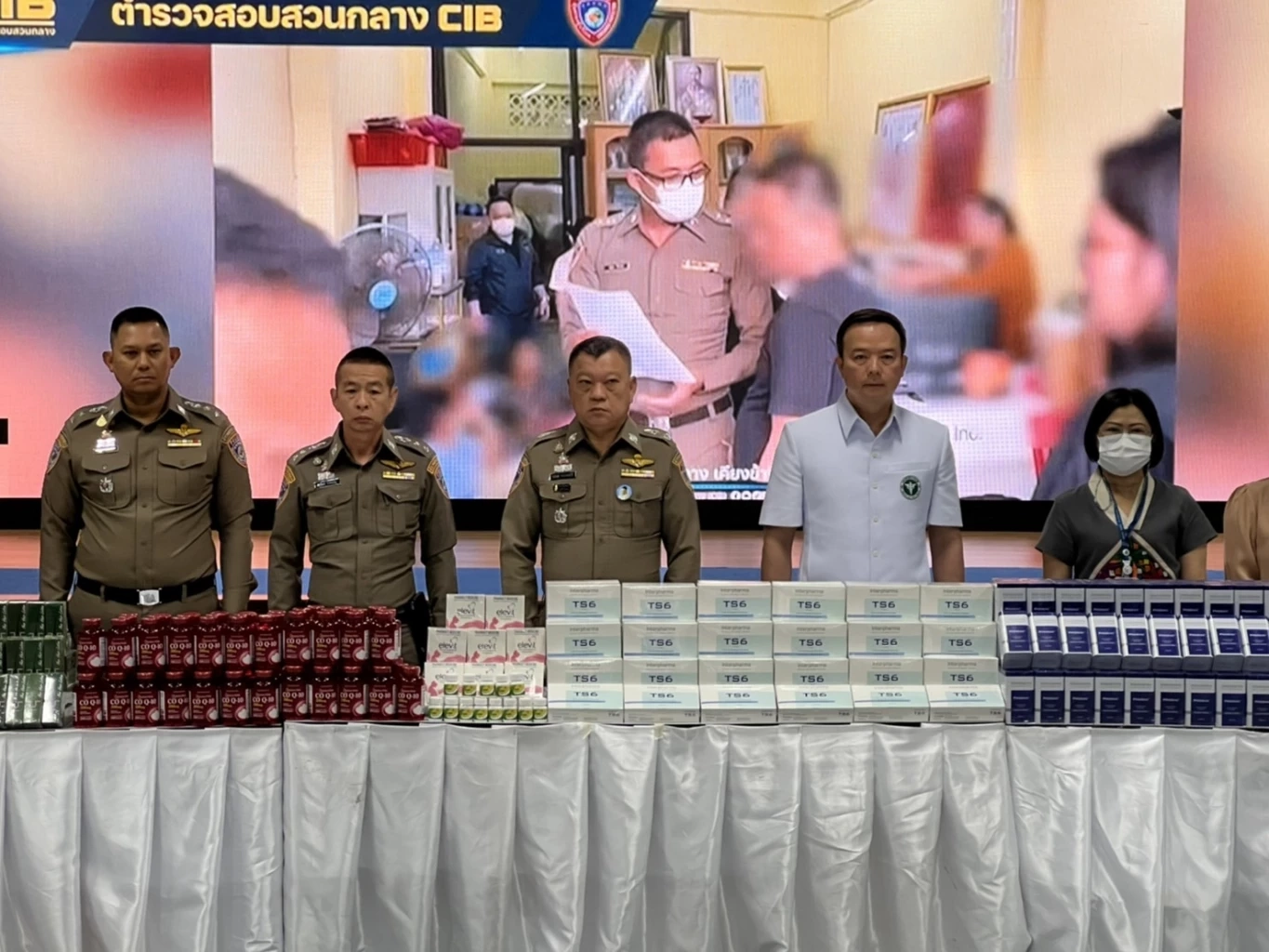 บุกทลายโกดังอาหารเสริม-เครื่องสำอางปลอม ส่งขายออนไลน์ มูลค่ากว่า 10 ล้าน