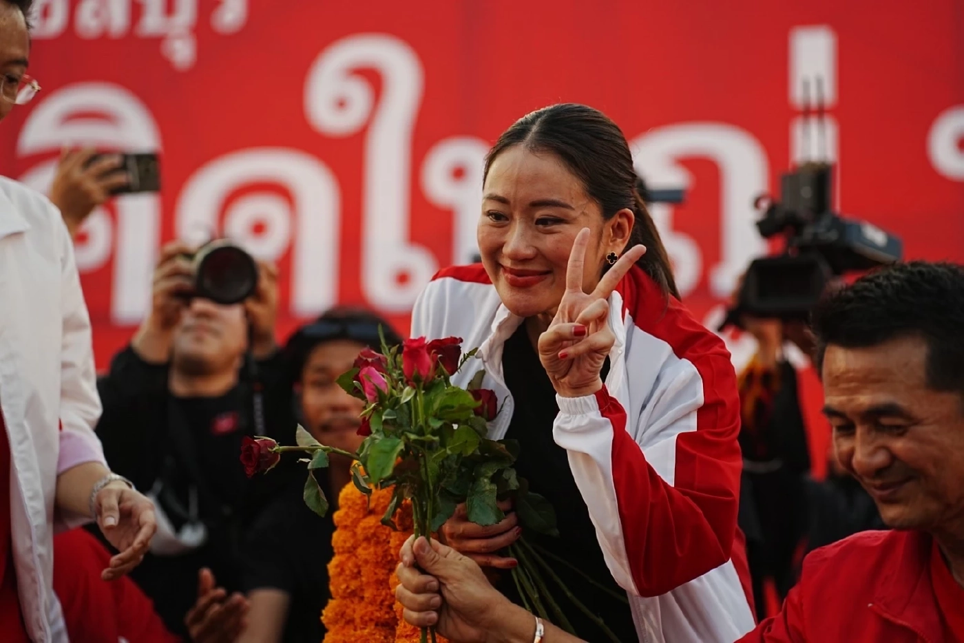 เมื่อวันที่ 24 มี.ค.66  "แพทองธาร  ชินวัตร" บุตรสาว ทักษิณ ชินวัตร หัวหน้าครอบครัวเพื่อไทย ปฏิเสธให้ความเห็นกรณีทักษิณอยากติดคุก 