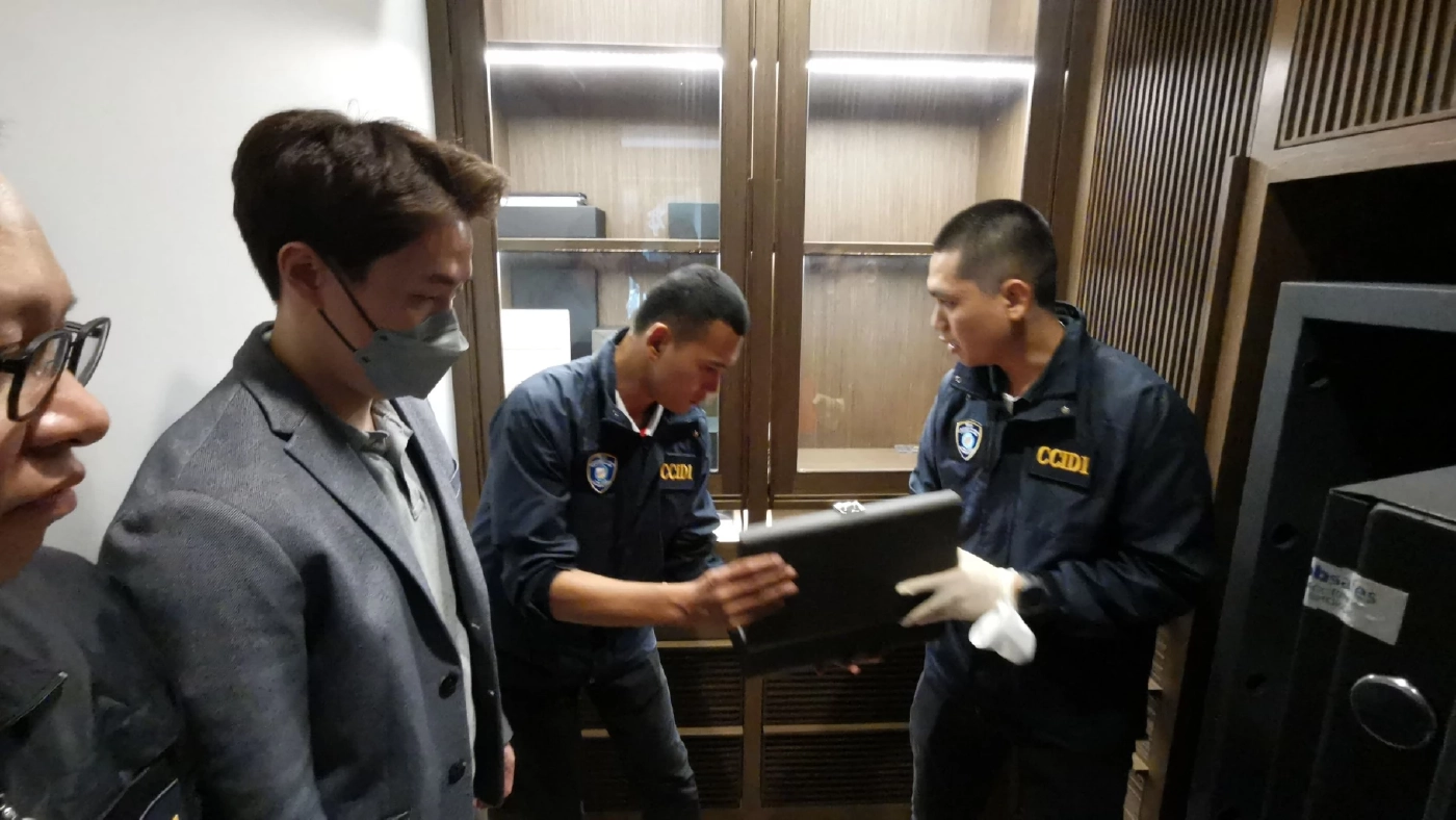 ตำรวจไซเบอร์ บุกค้นบ้าน "เมฆ รามา" สามีหยาดทิพย์ ราชปาล