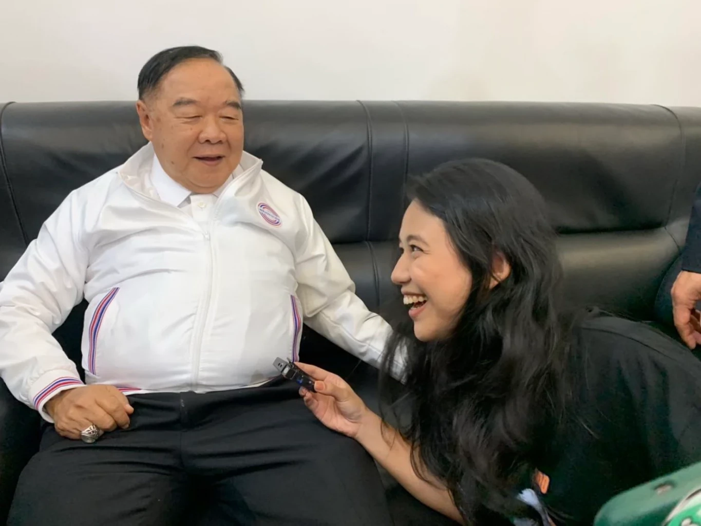 23 มี.ค.66 ภัสราวลี ธนกิจวิบูลย์ผล "มายด์" แกนนำกลุ่มคณะราษฎร 2563ขอสัมภาษณ์"ลุงป้อม"