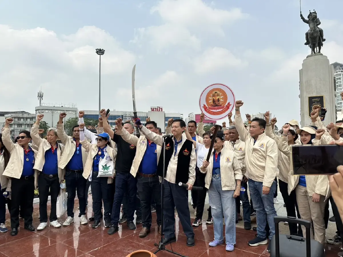 "หมอระวี" ชักดาบ-ทุบหม้อข้าว หน้าพระเจ้าตากสิน เปิดตัวพรรคพลังธรรมใหม่