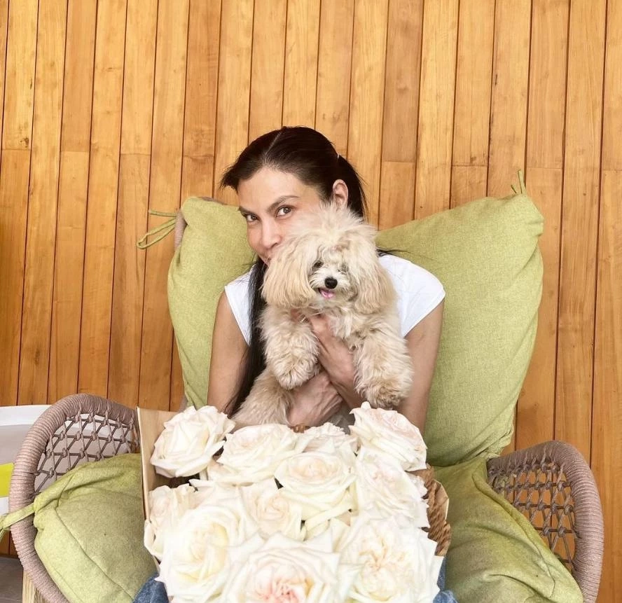 ปิ่น เก็จมณี โพสต์อีก ชาวเน็ตโยงไปถึง คู่รักดาราดังเซ็นใบหย่า