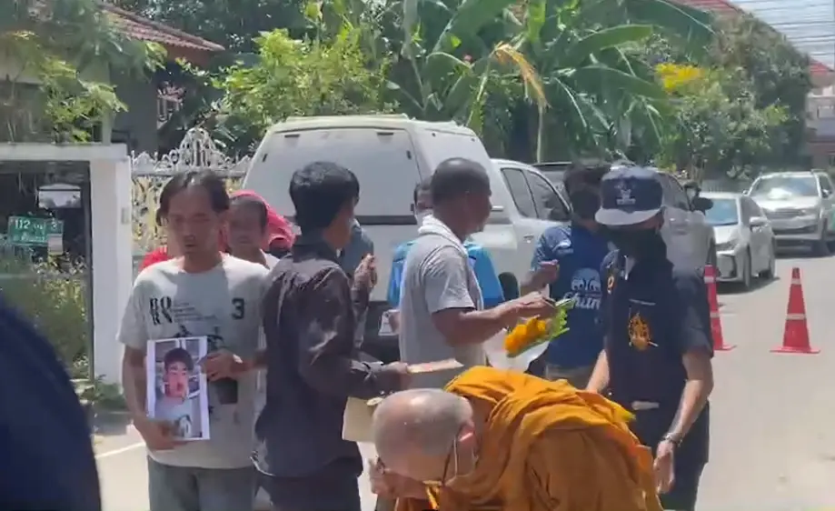 ร่ำไห้ระงม! ครอบครัวเหยื่อ "กราดยิงเพชรบุรี" ทำพิธีเชิญวิญญาณกลับบ้านเกิด