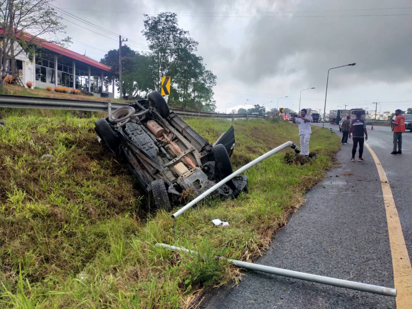 สูญเสีย "พระมหาสรร-พระอาจารย์เช้า" ประสบอุบัติเหตุรถคว่ำมรณภาพ