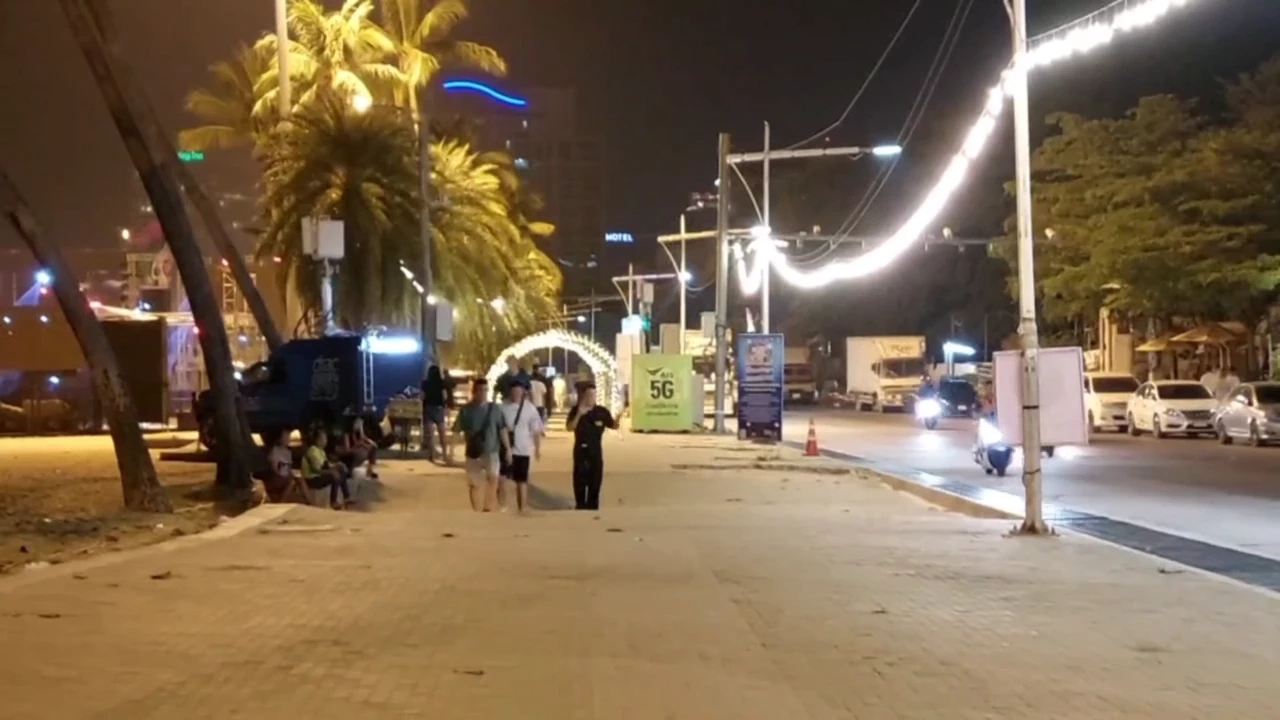 แชร์คลิปสนั่น ต่างชาติกับสาวชุดแดง โชว์เลิฟซีนข้างเวทีพัทยามิวสิค