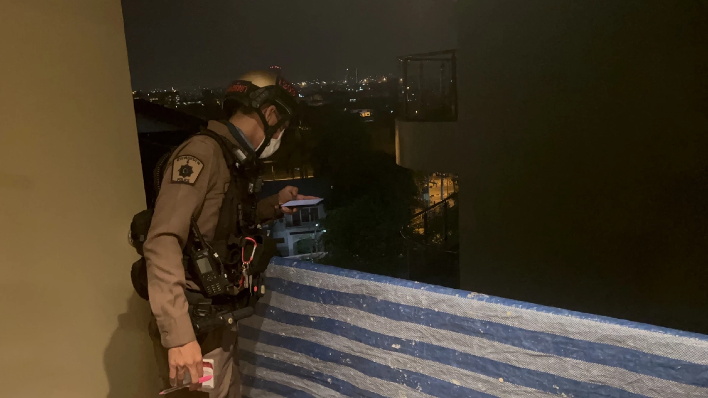 น้องสาวช็อก! พี่สาวพลัดตกคอนโดฯ ชั้น 7 ดับต่อหน้า