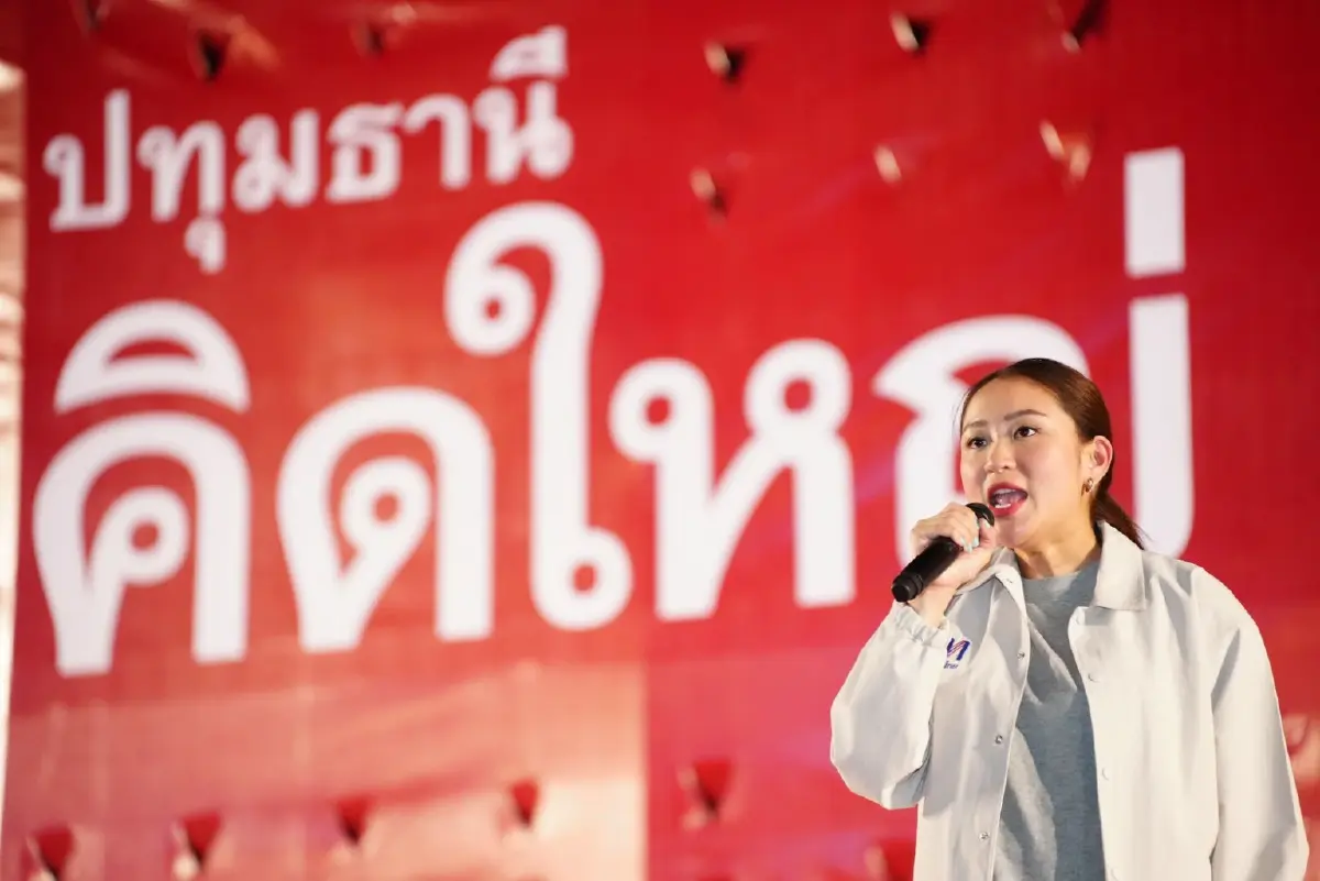 "แพทองธาร" อุ้มท้อง 8 เดือน ขึ้นเวทีปราศรัยใหญ่ปทุมฯ ก่อนหยุดพักยาว