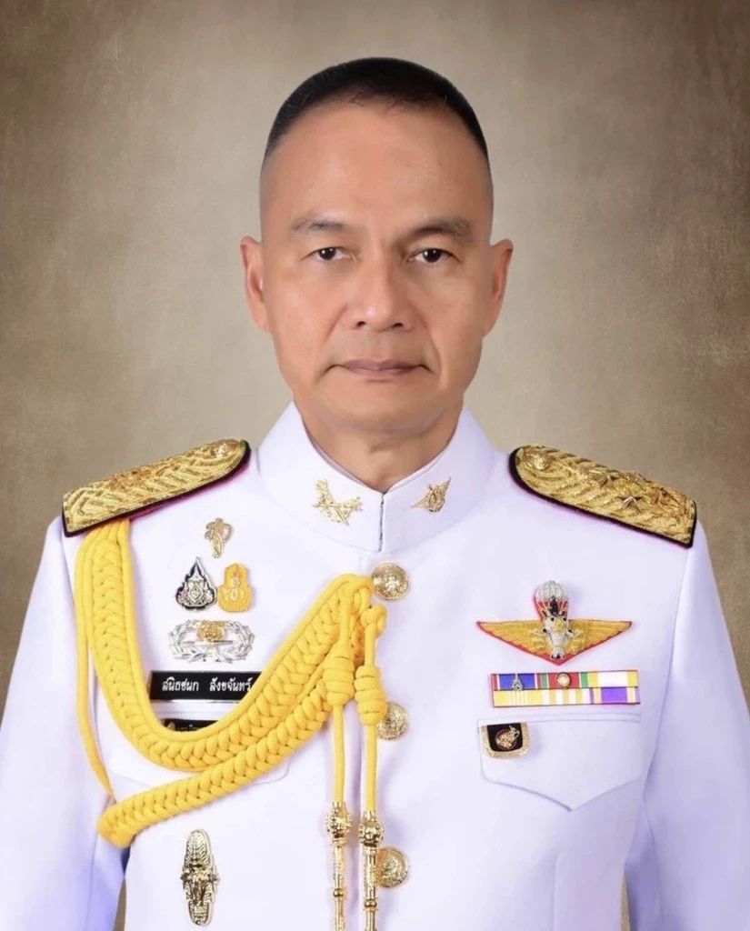 โปรดเกล้าโปรดกระหม่อมพระราชทานยศ พลเรือเอก และ พลอากาศเอก เป็นกรณีพิเศษ ให้แก่ "พลเอก สนิธชนก สังขจันทร์"