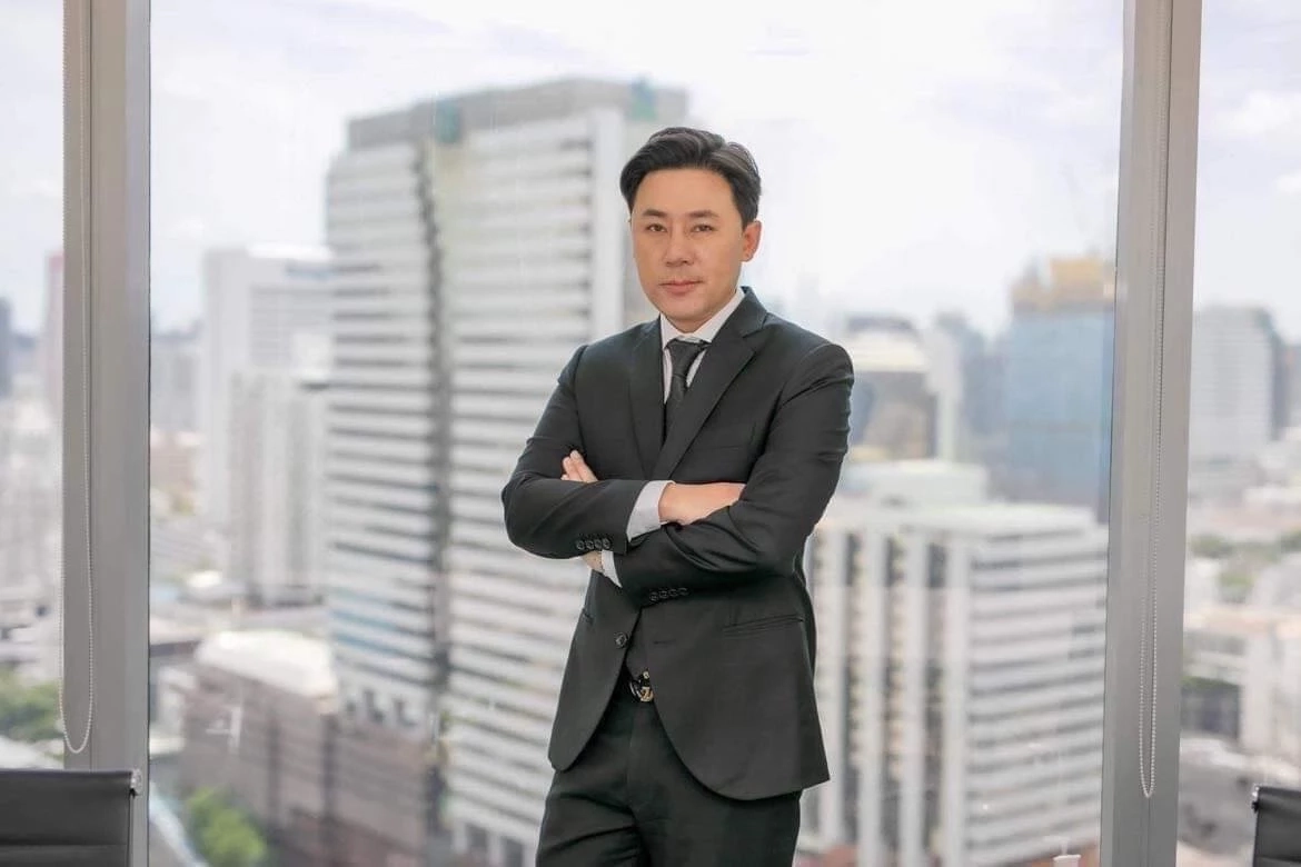 "ษิทรา เบี้ยบังเกิด"  เลขาธิการ มูลนิธิทนายความเพื่อประชาชน 