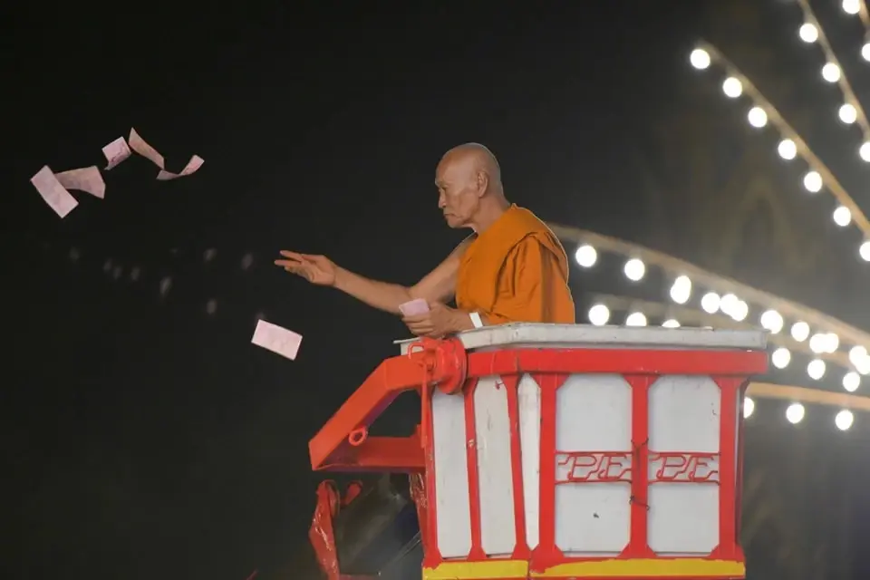 เปิดเลขมงคล เลขเด็ดหลวงพ่อแป๊ะ โปรยทาน 1 แสนบาท ให้บรรดาลูกศิษย์