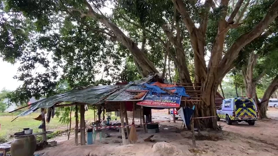 อันตรายพายุฤดูร้อน หนุ่มขับรถตู้นอนใต้ต้นไม้ ถูกฟ้าผ่าดับสยอง เพื่อนเจ็บ 3