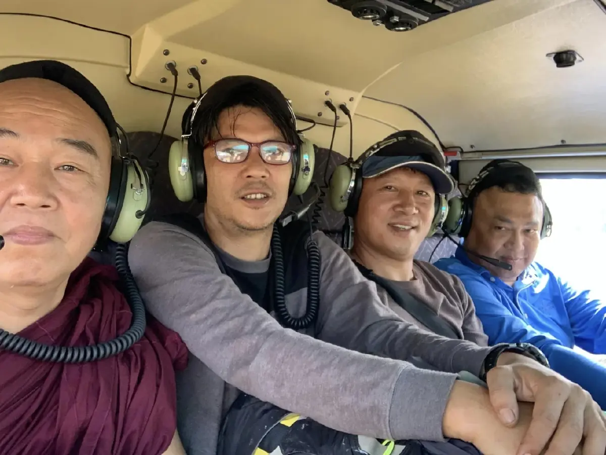 เผยภาพครูบาบุญชุ่ม เดินทางไปรัฐกะฉิ่นพร้อมคนสนิทของรัฐบาลทหารเมียนมา