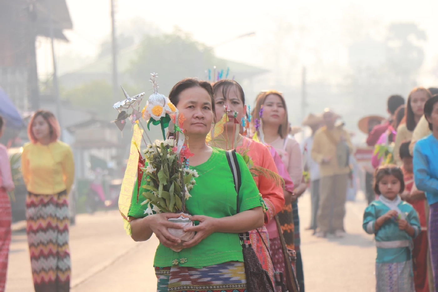 จัดใหญ่! ชมขบวน "แห่โคหลู่" ประเพณีปอยส่างลอง จ.แม่ฮ่องสอน