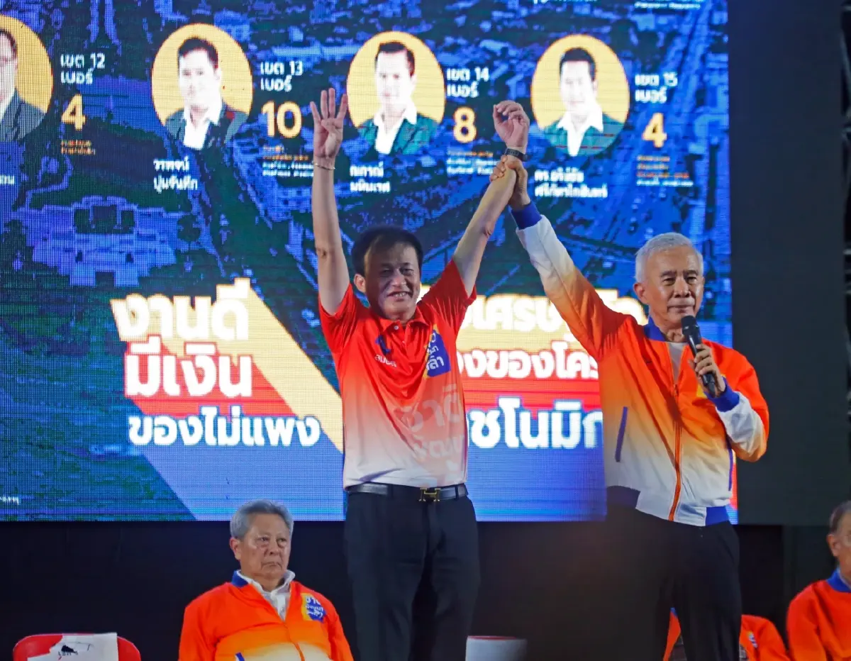 "สุวัจน์" นำทีมผู้สมัคร ส.ส. 16 เขตปราศรัยหาเสียง ชาวโคราชร่วมล้นหลาม