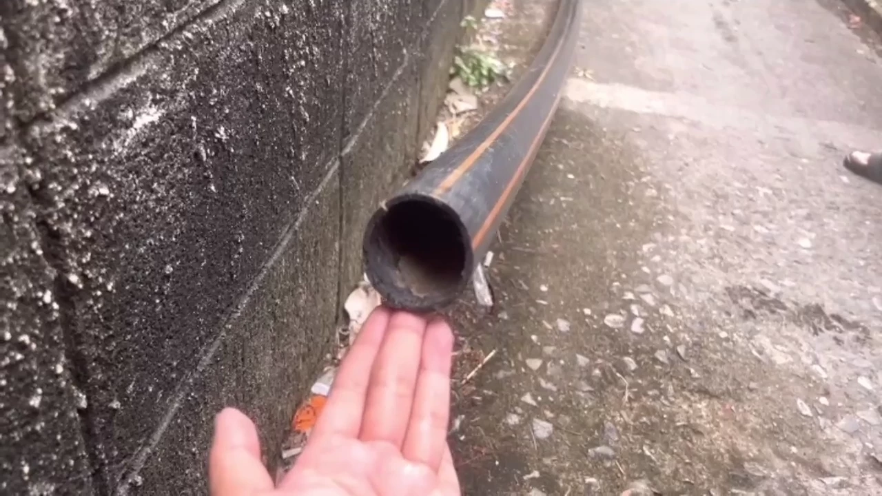 เปิดภาพวงจรปิด คนร้ายตีเนียนเป็นคนตกปลา ลักตัดสายไฟเสียหายกว่า 2 ล้าน