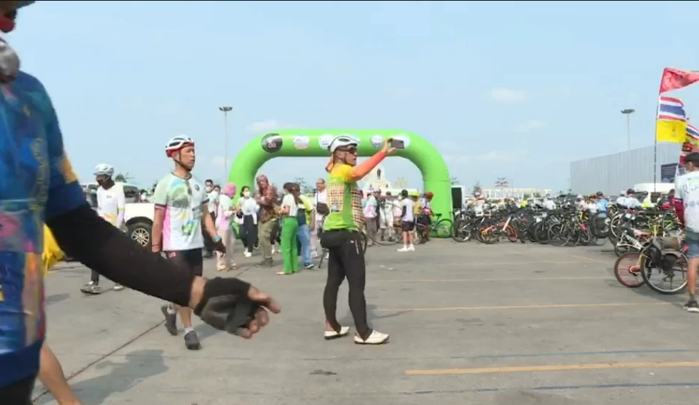 นักปั่นกว่า 2 พันคน เข้าร่วมงาน "สมุทรปราการปั่นจักรยานรำลึก 130 ปี ร.ศ.112"