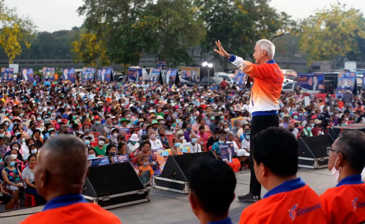 "สุวัจน์" นำทีมผู้สมัคร ส.ส. 16 เขตปราศรัยหาเสียง ชาวโคราชร่วมล้นหลาม